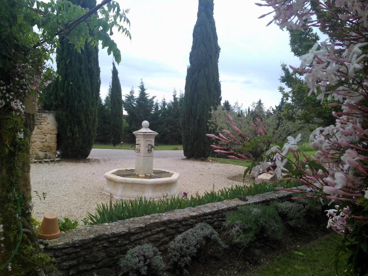 Mas Des Bougainvillees Sernhac Exterior foto